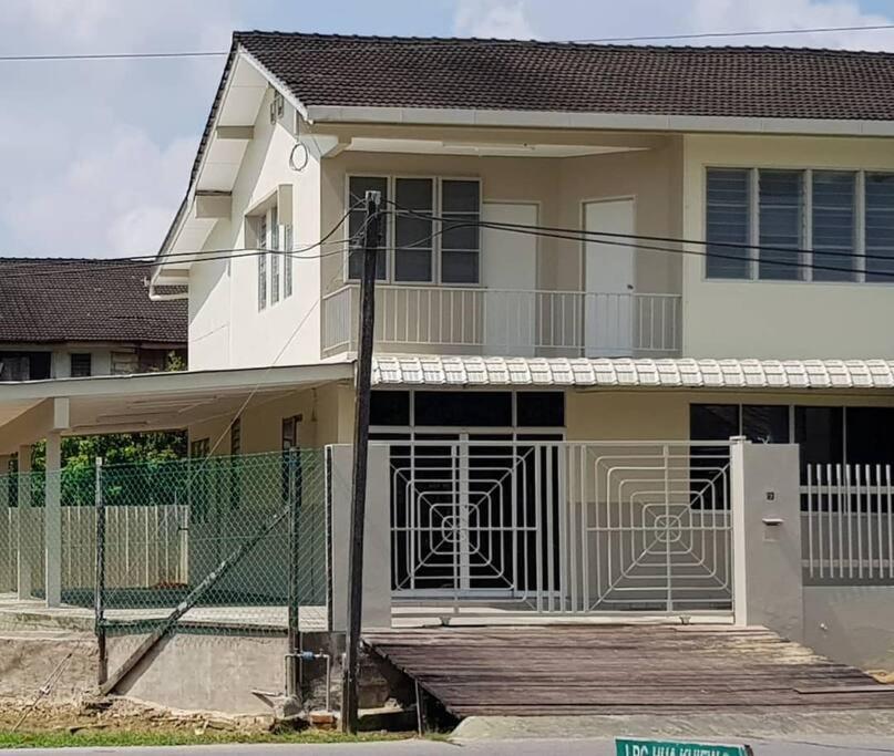 J & I Homestay Sibu Εξωτερικό φωτογραφία